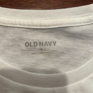 white old navy graphic tee